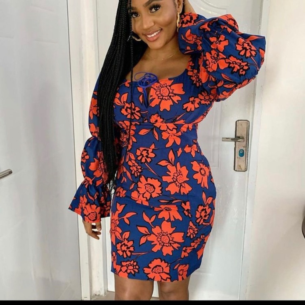 Mini dress with ballon sleeves. Never worn